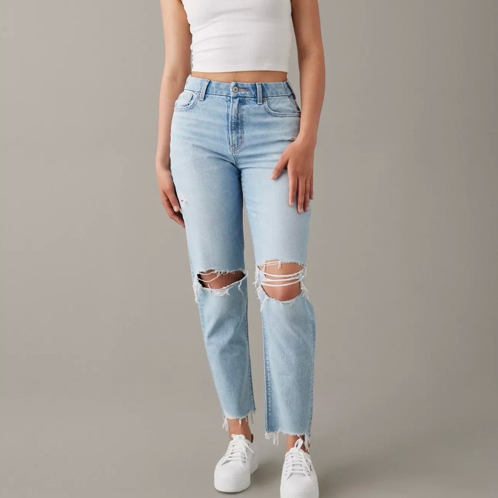 American Eagle Outfitters Strigid Curvy Ripped Mom Jeans